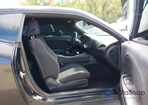 2018 Dodge Challenger Sxt z USA, uszkodzony, nr VIN 2C3CDZAG2JH219576